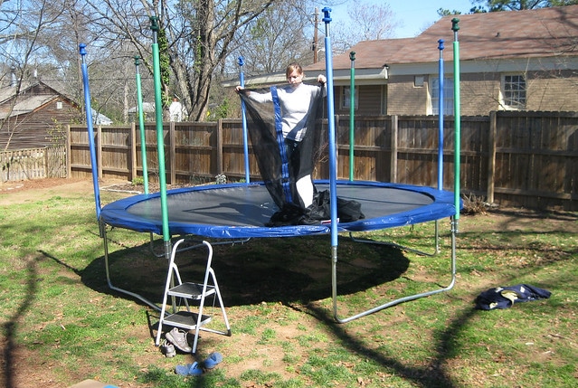 Safety First 10 Simple Steps On How To Put A Net On A Trampoline